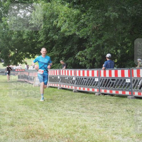 21.06.2025 - 27. Vierlanden-Triathlon KatJ http://msf.ph/oto/7994613 15.06.2025 12:44:03 Ziel 14, 978 meine-sportfotos.de