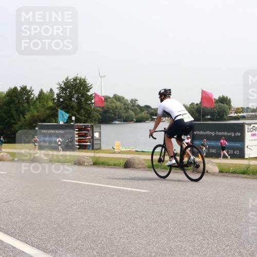 15.06.2025 - 27. Vierlanden-Triathlon H.Heesch http://msf.ph/oto/7994620 15.06.2025 11:22:54 Radfahren 776 meine-sportfotos.de