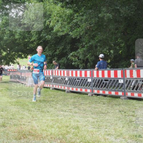 21.06.2025 - 27. Vierlanden-Triathlon KatJ http://msf.ph/oto/7994623 15.06.2025 12:44:03 Ziel 14, 978 meine-sportfotos.de