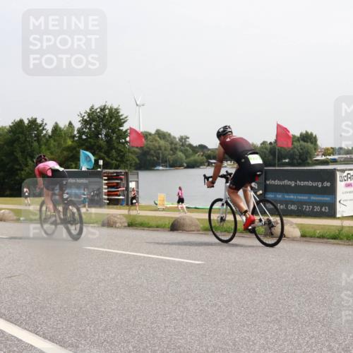 15.06.2025 - 27. Vierlanden-Triathlon H.Heesch http://msf.ph/oto/7994642 15.06.2025 11:22:57 Radfahren 109, 770, 776, 946 meine-sportfotos.de