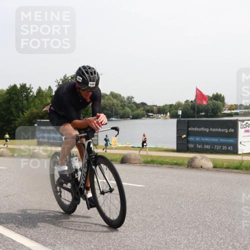 15.06.2025 - 27. Vierlanden-Triathlon H.Heesch http://msf.ph/oto/7994653 15.06.2025 11:22:59 Radfahren 109, 770, 776, 946 meine-sportfotos.de