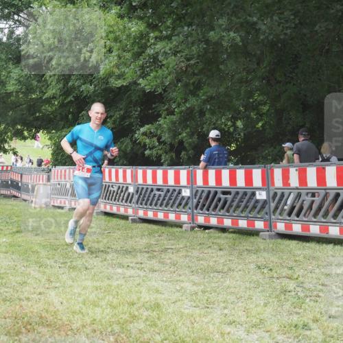 21.06.2025 - 27. Vierlanden-Triathlon KatJ http://msf.ph/oto/7994659 15.06.2025 12:44:04 Ziel 14, 978 meine-sportfotos.de