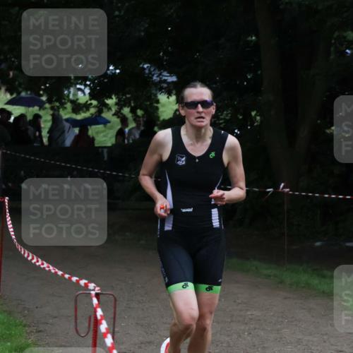 21.06.2025 - 27. Vierlanden-Triathlon Lena Gebhardt http://msf.ph/oto/7994663 15.06.2025 13:48:43 Laufen  meine-sportfotos.de