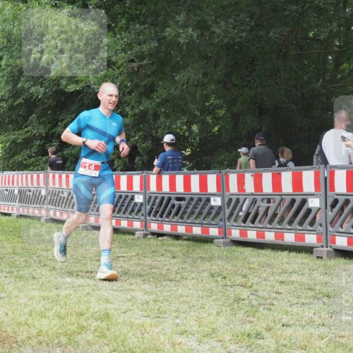 21.06.2025 - 27. Vierlanden-Triathlon KatJ http://msf.ph/oto/7994673 15.06.2025 12:44:04 Ziel 14, 978 meine-sportfotos.de