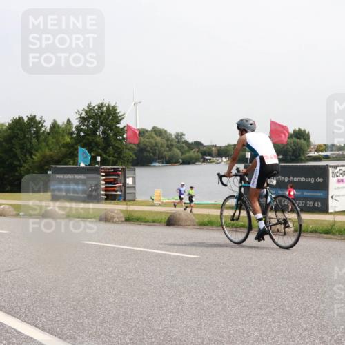 15.06.2025 - 27. Vierlanden-Triathlon H.Heesch http://msf.ph/oto/7994681 15.06.2025 11:23:05 Radfahren 770, 946, 963 meine-sportfotos.de