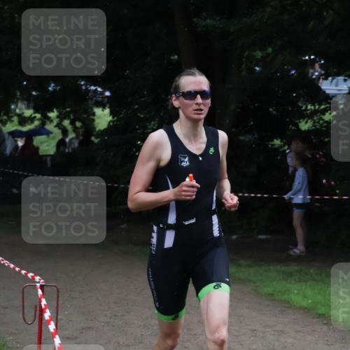 21.06.2025 - 27. Vierlanden-Triathlon Lena Gebhardt http://msf.ph/oto/7994698 15.06.2025 13:48:43 Laufen  meine-sportfotos.de