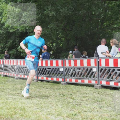 21.06.2025 - 27. Vierlanden-Triathlon KatJ http://msf.ph/oto/7994705 15.06.2025 12:44:04 Ziel 14, 978 meine-sportfotos.de