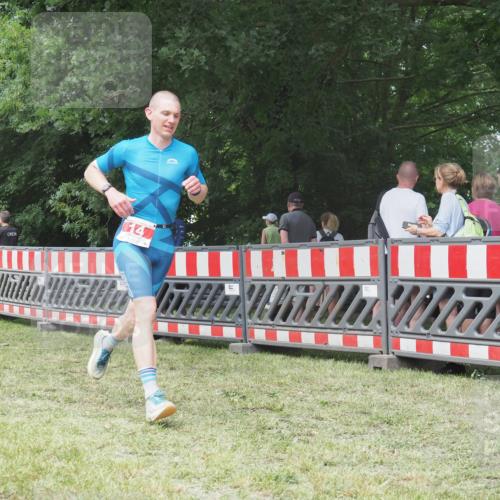 21.06.2025 - 27. Vierlanden-Triathlon KatJ http://msf.ph/oto/7994713 15.06.2025 12:44:05 Ziel 14, 978 meine-sportfotos.de