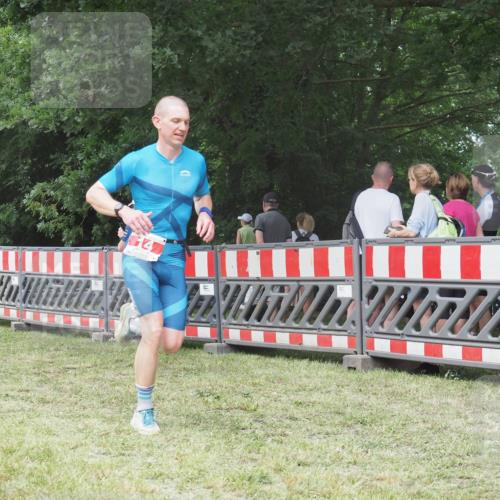 21.06.2025 - 27. Vierlanden-Triathlon KatJ http://msf.ph/oto/7994717 15.06.2025 12:44:05 Ziel 14, 978 meine-sportfotos.de