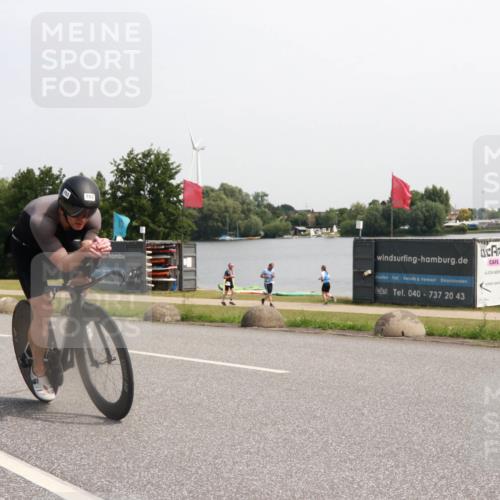 15.06.2025 - 27. Vierlanden-Triathlon H.Heesch http://msf.ph/oto/7994724 15.06.2025 11:23:19 Radfahren 180, 183, 753 meine-sportfotos.de