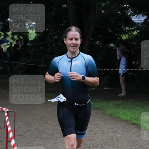 21.06.2025 - 27. Vierlanden-Triathlon Lena Gebhardt http://msf.ph/oto/7994741 15.06.2025 13:48:48 Laufen  meine-sportfotos.de