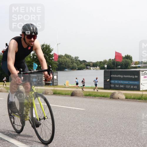 15.06.2025 - 27. Vierlanden-Triathlon H.Heesch http://msf.ph/oto/7994744 15.06.2025 11:23:20 Radfahren 180, 183, 753 meine-sportfotos.de