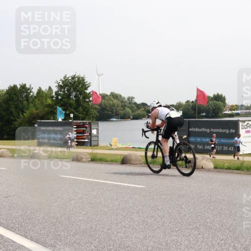 15.06.2025 - 27. Vierlanden-Triathlon H.Heesch http://msf.ph/oto/7994752 15.06.2025 11:23:23 Radfahren 180, 183, 753 meine-sportfotos.de