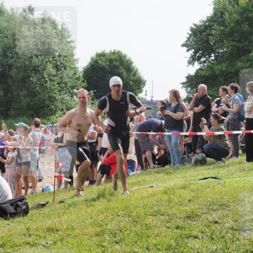 15.06.2025 - 27. Vierlanden-Triathlon KatJ http://msf.ph/oto/7994755 15.06.2025 09:54:56 Schwimmen 297, 319, 336, 344, 361 meine-sportfotos.de