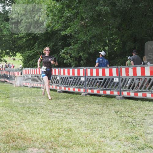 21.06.2025 - 27. Vierlanden-Triathlon KatJ http://msf.ph/oto/7994761 15.06.2025 12:44:10 Ziel 978 meine-sportfotos.de