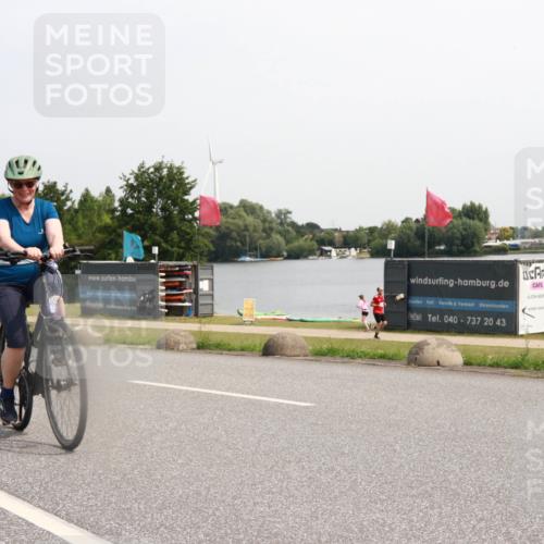 15.06.2025 - 27. Vierlanden-Triathlon H.Heesch http://msf.ph/oto/7994764 15.06.2025 11:23:31 Radfahren 543, 858 meine-sportfotos.de