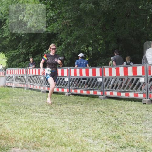 21.06.2025 - 27. Vierlanden-Triathlon KatJ http://msf.ph/oto/7994777 15.06.2025 12:44:10 Ziel 978 meine-sportfotos.de