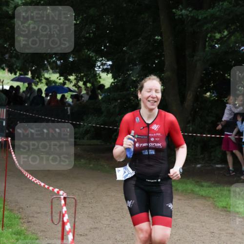 21.06.2025 - 27. Vierlanden-Triathlon Lena Gebhardt http://msf.ph/oto/7994799 15.06.2025 13:49:15 Laufen  meine-sportfotos.de