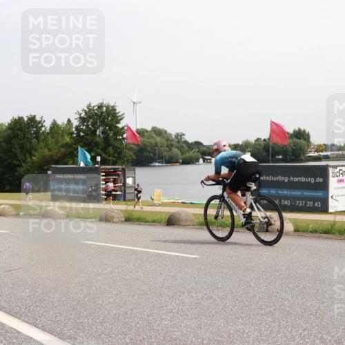 15.06.2025 - 27. Vierlanden-Triathlon H.Heesch http://msf.ph/oto/7994808 15.06.2025 11:23:50 Radfahren 204, 228, 780 meine-sportfotos.de