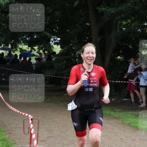 21.06.2025 - 27. Vierlanden-Triathlon Lena Gebhardt http://msf.ph/oto/7994809 15.06.2025 13:49:15 Laufen  meine-sportfotos.de
