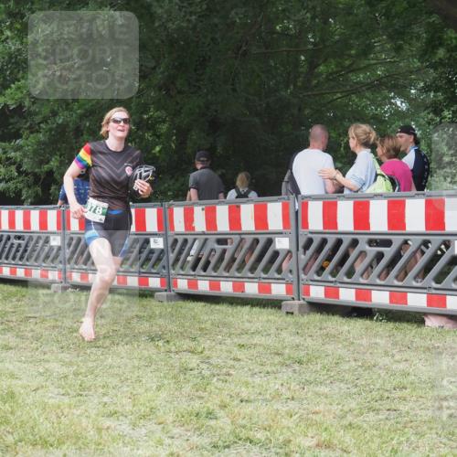 21.06.2025 - 27. Vierlanden-Triathlon KatJ http://msf.ph/oto/7994847 15.06.2025 12:44:11 Ziel 978 meine-sportfotos.de