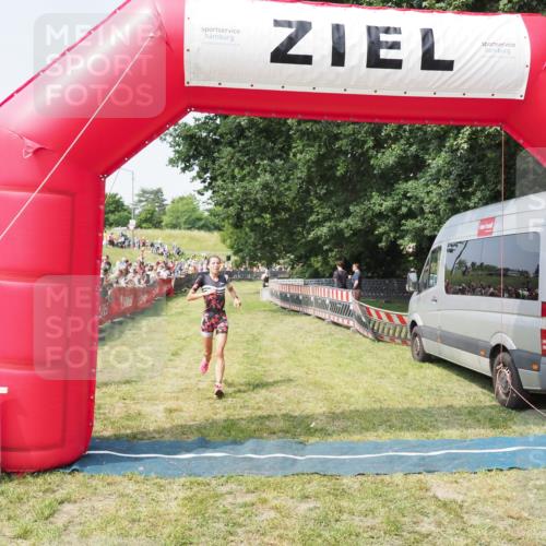 21.06.2025 - 27. Vierlanden-Triathlon MichiJ http://msf.ph/oto/7994876 15.06.2026 11:18:40 Ziel 513 meine-sportfotos.de