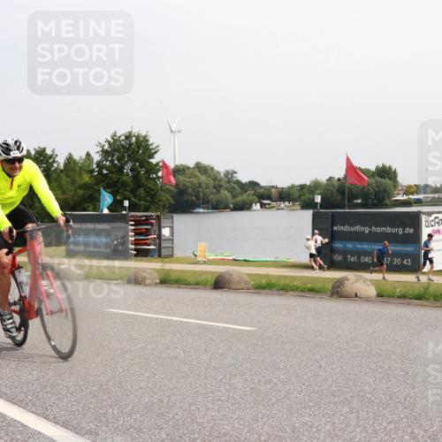 15.06.2025 - 27. Vierlanden-Triathlon H.Heesch http://msf.ph/oto/7994886 15.06.2025 11:24:31 Radfahren 161, 213, 904 meine-sportfotos.de