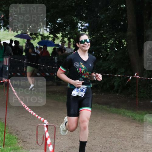 21.06.2025 - 27. Vierlanden-Triathlon Lena Gebhardt http://msf.ph/oto/7994898 15.06.2025 13:49:43 Laufen  meine-sportfotos.de