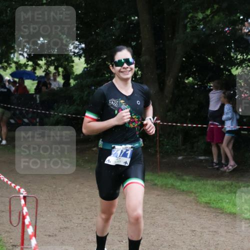 21.06.2025 - 27. Vierlanden-Triathlon Lena Gebhardt http://msf.ph/oto/7994912 15.06.2025 13:49:43 Laufen  meine-sportfotos.de