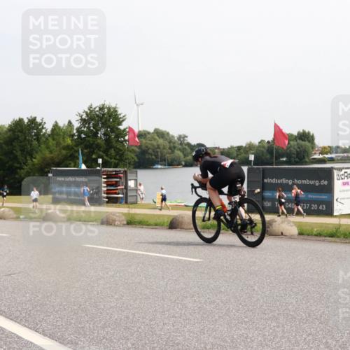 15.06.2025 - 27. Vierlanden-Triathlon H.Heesch http://msf.ph/oto/7994921 15.06.2025 11:24:51 Radfahren 199 meine-sportfotos.de