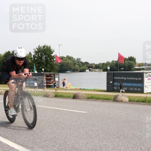 15.06.2025 - 27. Vierlanden-Triathlon H.Heesch http://msf.ph/oto/7994937 15.06.2025 11:24:55 Radfahren 199, 252 meine-sportfotos.de