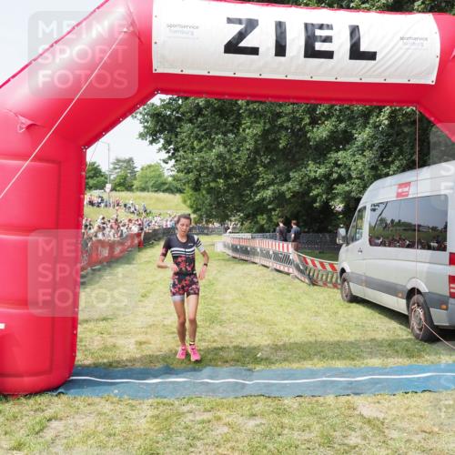 21.06.2025 - 27. Vierlanden-Triathlon MichiJ http://msf.ph/oto/7994952 15.06.2026 11:18:41 Ziel 513 meine-sportfotos.de