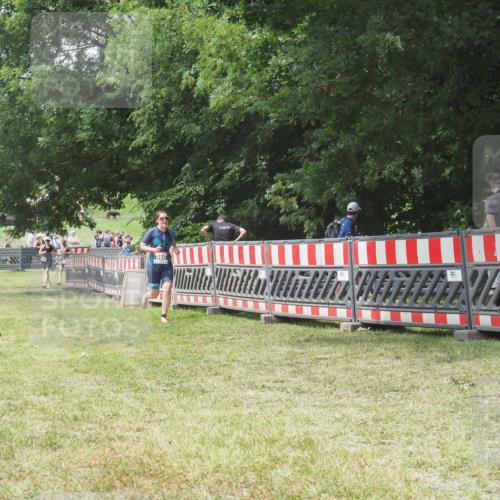 21.06.2025 - 27. Vierlanden-Triathlon KatJ http://msf.ph/oto/7994969 15.06.2025 12:44:37 Ziel 980 meine-sportfotos.de