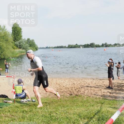 21.06.2025 - 27. Vierlanden-Triathlon MichiJ http://msf.ph/oto/7994979 15.06.2026 09:56:43 Schwimmen 254, 275, 276, 281, 286, 320, 341 meine-sportfotos.de