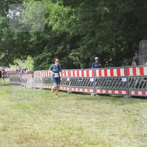 21.06.2025 - 27. Vierlanden-Triathlon KatJ http://msf.ph/oto/7994984 15.06.2025 12:44:38 Ziel 980 meine-sportfotos.de