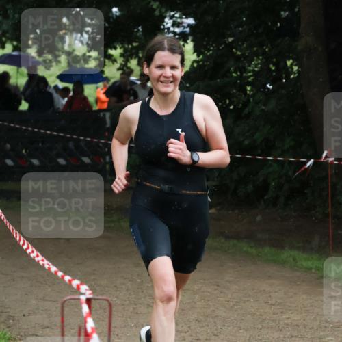 21.06.2025 - 27. Vierlanden-Triathlon Lena Gebhardt http://msf.ph/oto/7994987 15.06.2025 13:49:47 Laufen  meine-sportfotos.de