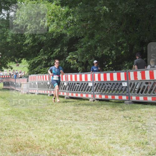 21.06.2025 - 27. Vierlanden-Triathlon KatJ http://msf.ph/oto/7994988 15.06.2025 12:44:38 Ziel 980 meine-sportfotos.de