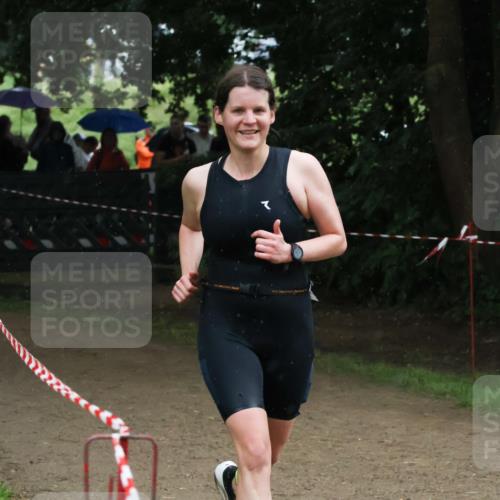 21.06.2025 - 27. Vierlanden-Triathlon Lena Gebhardt http://msf.ph/oto/7995007 15.06.2025 13:49:47 Laufen  meine-sportfotos.de
