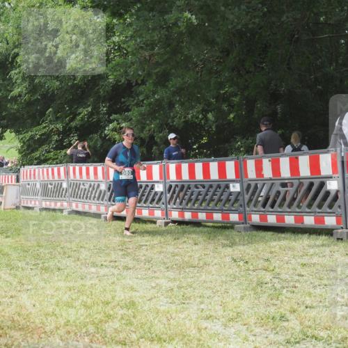 21.06.2025 - 27. Vierlanden-Triathlon KatJ http://msf.ph/oto/7995011 15.06.2025 12:44:38 Ziel 980 meine-sportfotos.de