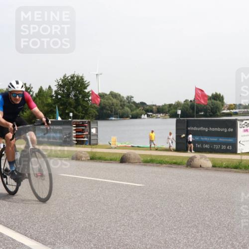 15.06.2025 - 27. Vierlanden-Triathlon H.Heesch http://msf.ph/oto/7995012 15.06.2025 11:25:04 Radfahren 81, 693, 970 meine-sportfotos.de
