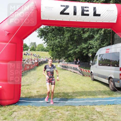 21.06.2025 - 27. Vierlanden-Triathlon MichiJ http://msf.ph/oto/7995013 15.06.2026 11:18:41 Ziel 513 meine-sportfotos.de