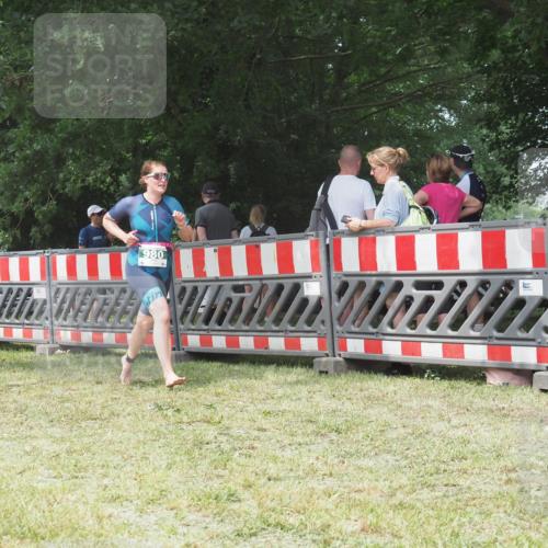 21.06.2025 - 27. Vierlanden-Triathlon KatJ http://msf.ph/oto/7995031 15.06.2025 12:44:39 Ziel 980 meine-sportfotos.de