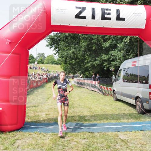 21.06.2025 - 27. Vierlanden-Triathlon MichiJ http://msf.ph/oto/7995035 15.06.2026 11:18:41 Ziel 513 meine-sportfotos.de