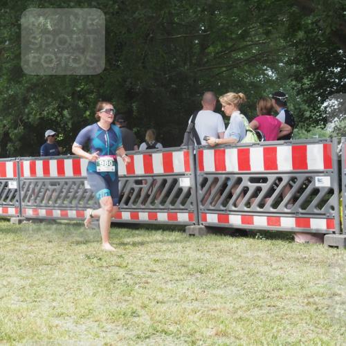 21.06.2025 - 27. Vierlanden-Triathlon KatJ http://msf.ph/oto/7995037 15.06.2025 12:44:39 Ziel 980 meine-sportfotos.de