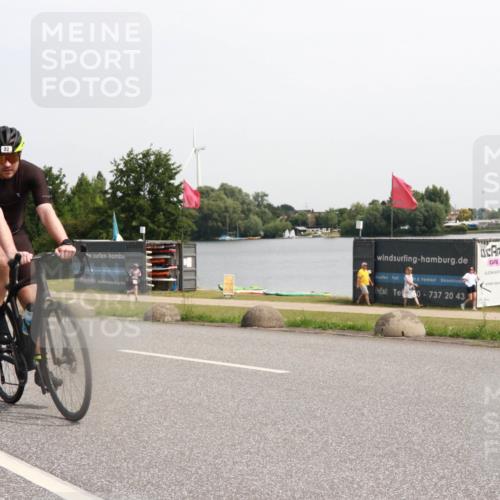 15.06.2025 - 27. Vierlanden-Triathlon H.Heesch http://msf.ph/oto/7995053 15.06.2025 11:25:07 Radfahren 22, 81, 693, 970 meine-sportfotos.de