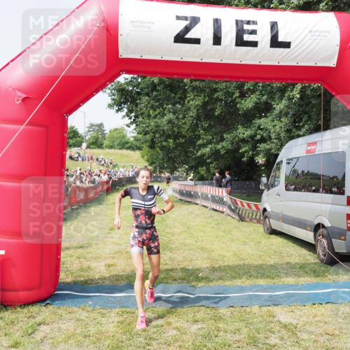 21.06.2025 - 27. Vierlanden-Triathlon MichiJ http://msf.ph/oto/7995054 15.06.2026 11:18:41 Ziel 513 meine-sportfotos.de
