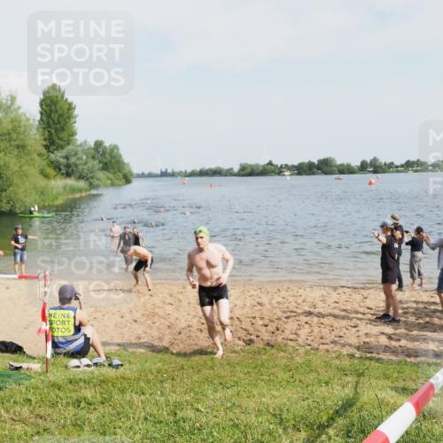 21.06.2025 - 27. Vierlanden-Triathlon MichiJ http://msf.ph/oto/7995058 15.06.2026 09:56:46 Schwimmen 258, 275, 276, 281, 286, 301, 320 meine-sportfotos.de