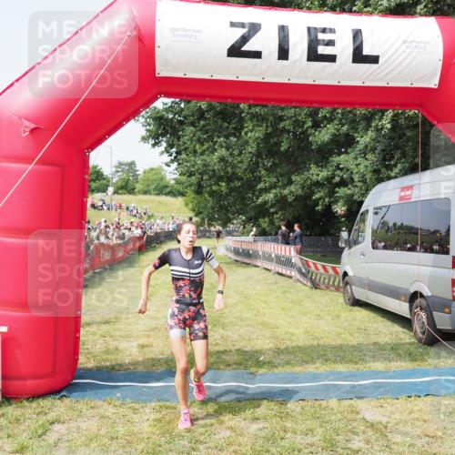 21.06.2025 - 27. Vierlanden-Triathlon MichiJ http://msf.ph/oto/7995072 15.06.2026 11:18:41 Ziel 513 meine-sportfotos.de