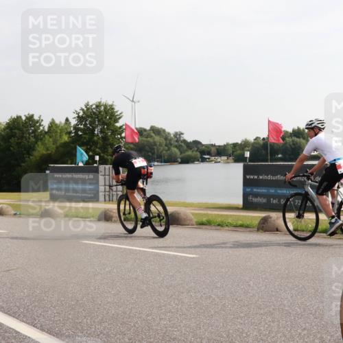 15.06.2025 - 27. Vierlanden-Triathlon H.Heesch http://msf.ph/oto/7995073 15.06.2025 09:15:44 Radfahren 2, 35, 83, 165 meine-sportfotos.de