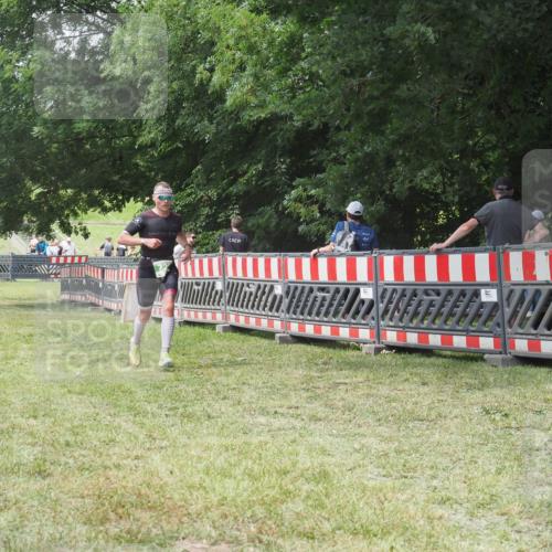 21.06.2025 - 27. Vierlanden-Triathlon KatJ http://msf.ph/oto/7995082 15.06.2025 12:44:55 Ziel 726 meine-sportfotos.de